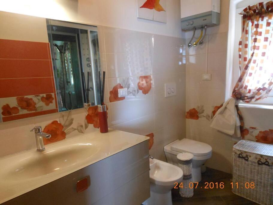 Unposto Dove La Luna Si Mostra Nuda Appartement Genua Buitenkant foto